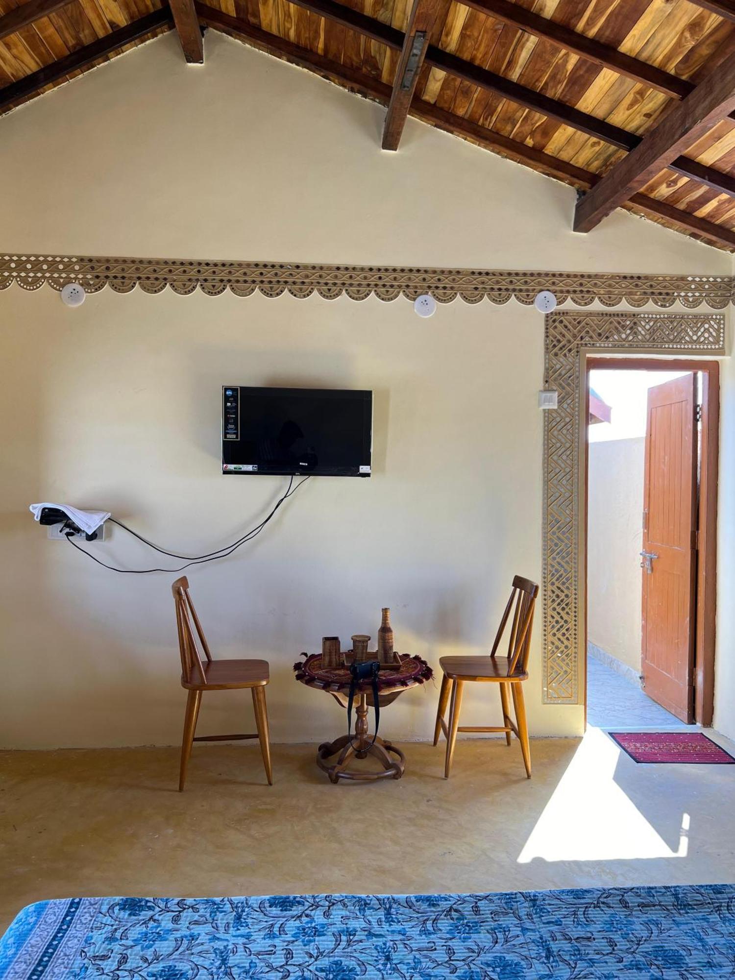 Rann Hellaro Homestay Бхудж Экстерьер фото